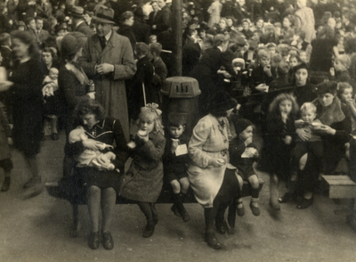 811811 Afbeelding van een deel van de ca. 600 kinderen van werknemers van de Carrosserie- en Constructiewerkplaatsen ...